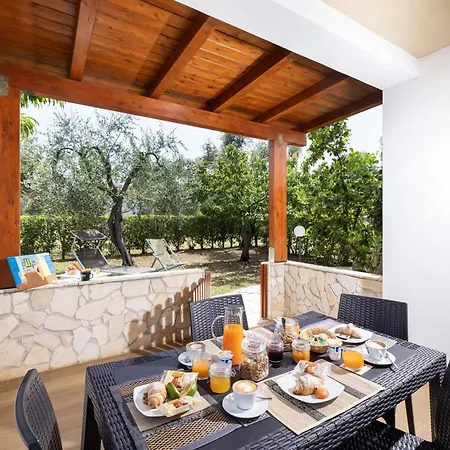 Agriturismo I Tesori Del Sud Vieste, Puglia Exterior foto